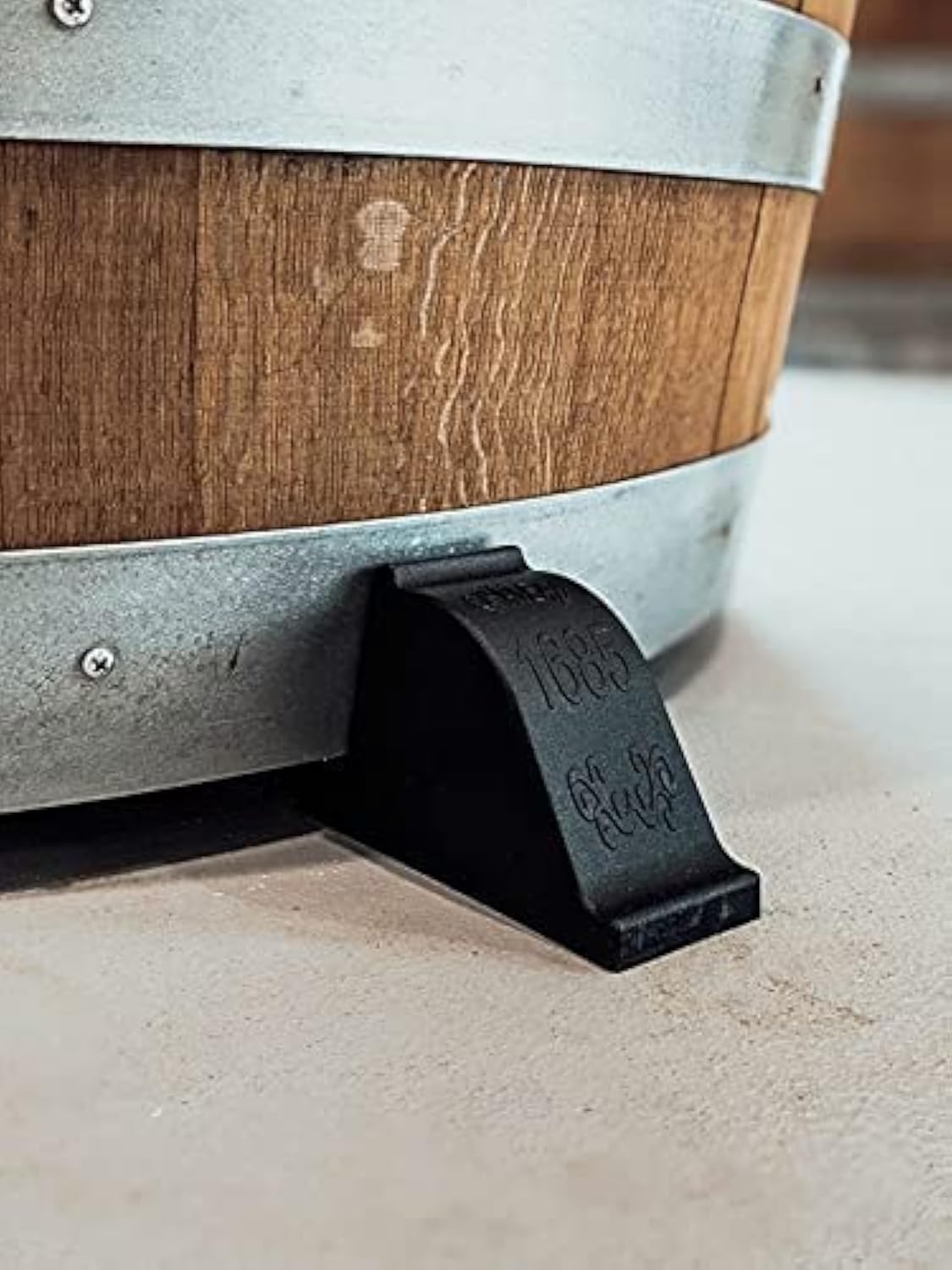 OAKENZ Barrel feet giving airflow under half barrel planter reducing chances of stains and rot