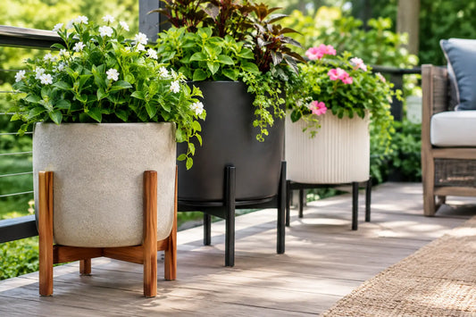 Choosing Outdoor Planter Supports That Work